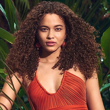 Aveda nutriplenish™ hair care model.