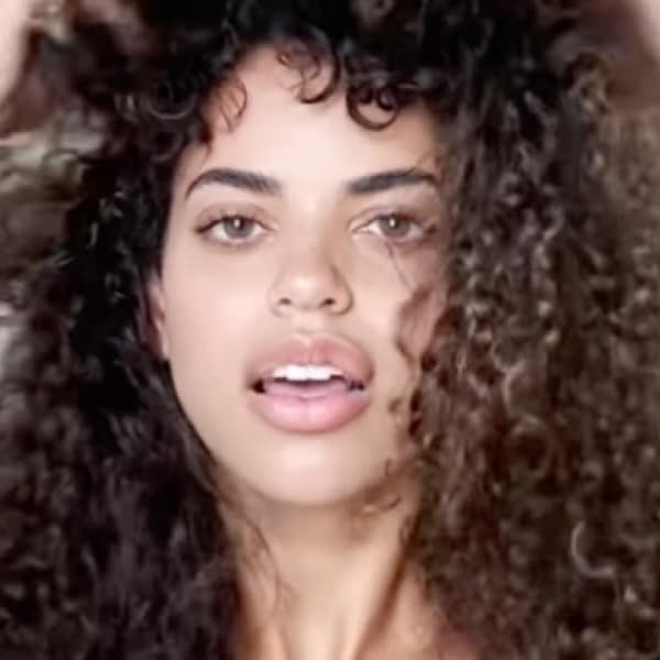 How to hydrate dry curly hair